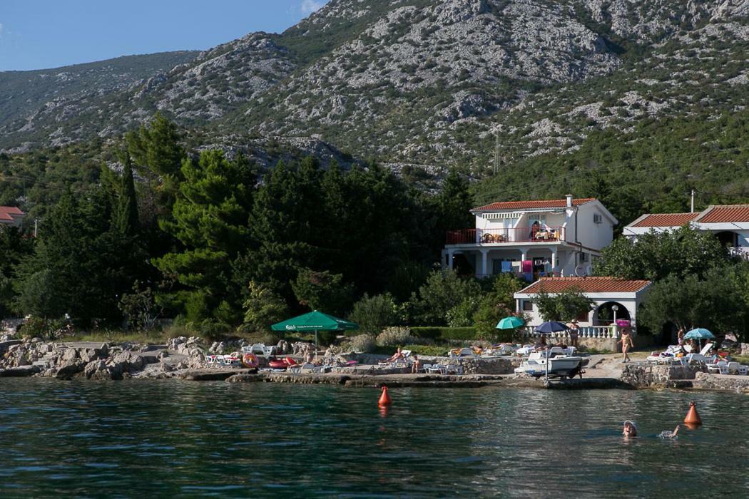 Apartmani Herceg Karlobag Exterior photo