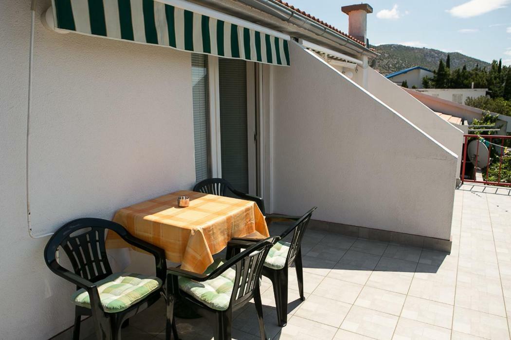 Apartmani Herceg Karlobag Exterior photo