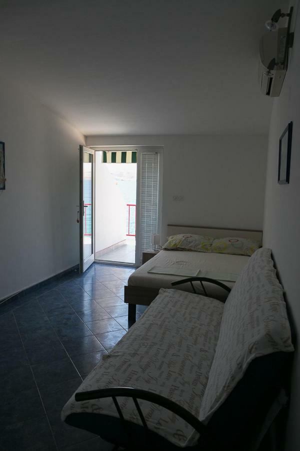 Apartmani Herceg Karlobag Exterior photo